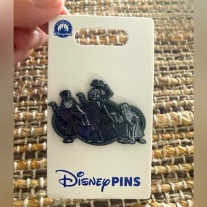 Disneys Hitch Hiking Ghost Haunted Mansion Trading Pin
